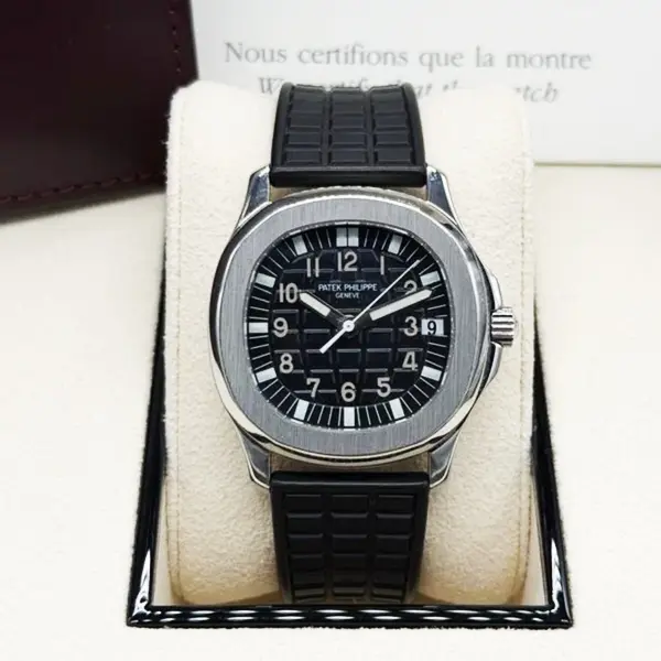 Patek Philippe Aquanaut — cadran gri, brățară cauciuc